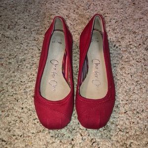 Cute Red flat Toms Size 6